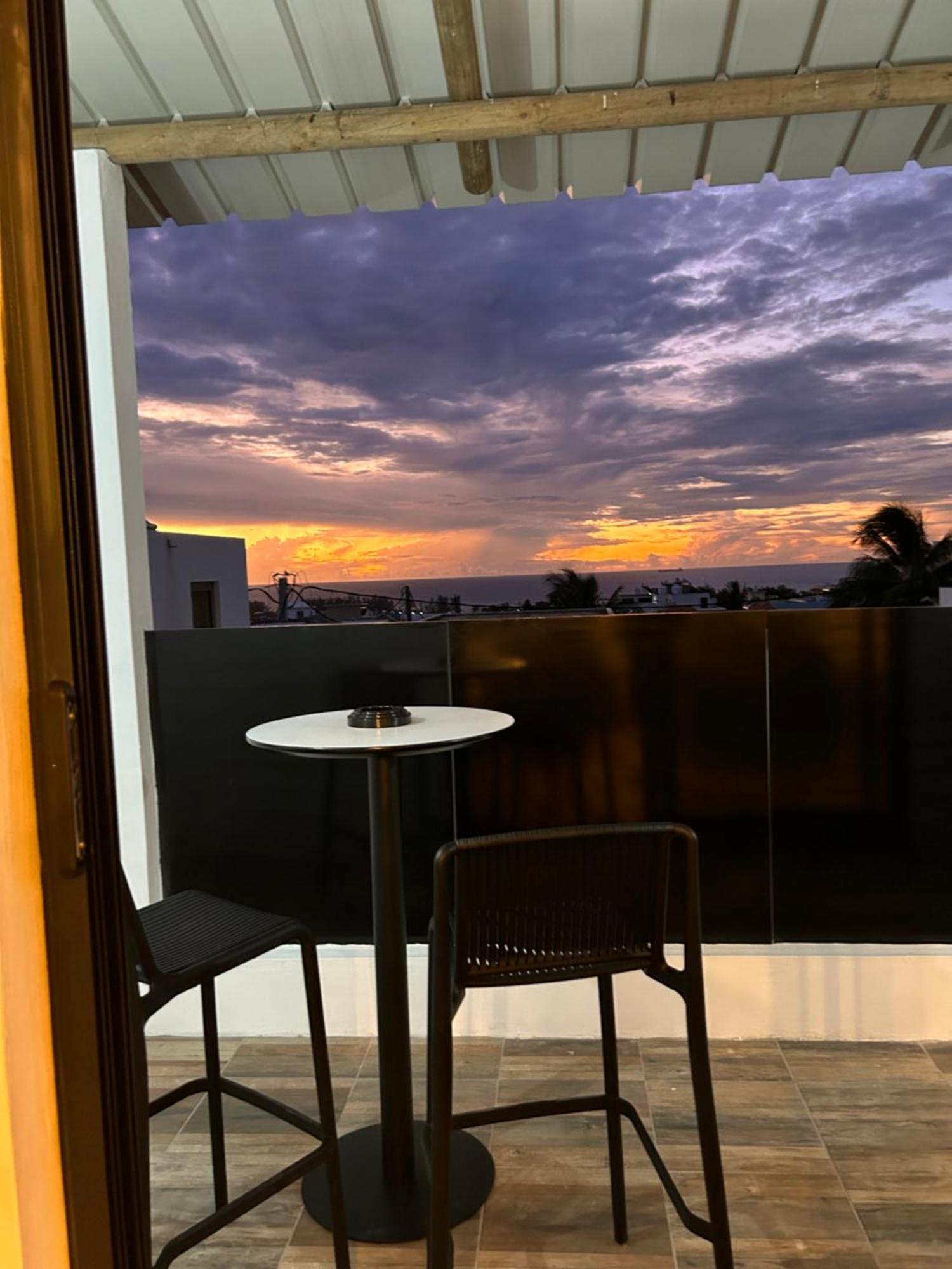 Amazing Sunset View Rooftop. Flic en Flac Экстерьер фото